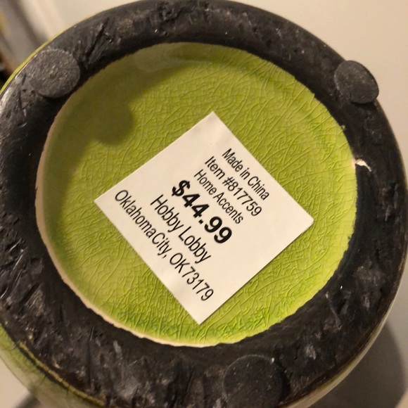 ❤️🌸🐝 NWT Vase/Urn Accent Piece ❤️ - Picture 3 of 3